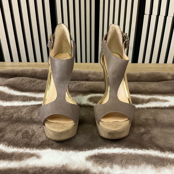 New JESSICA SIMPSON Taupe Wedge Sandals Sz 9 - Picture 2 of 7